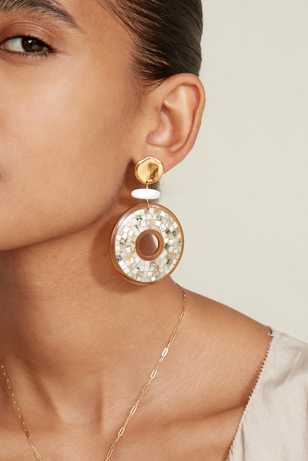 Isabella Earrings White MOP Mix